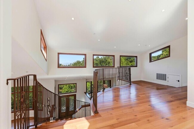 Building Photo - 3911 Pepper Tree Ct