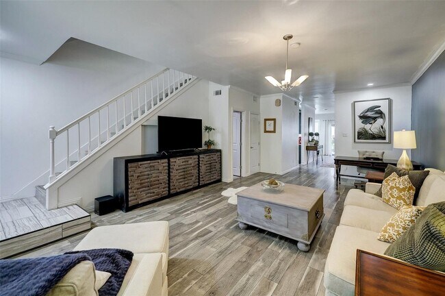Building Photo - 9619 Doliver Dr