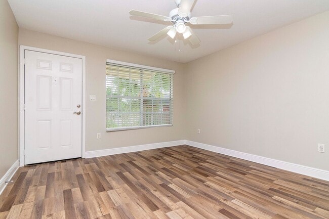 Building Photo - 2nd Floor - Recently Upgraded and Remodeled -1 Bedroom 1 Bath for Lease in Brandon, FL
