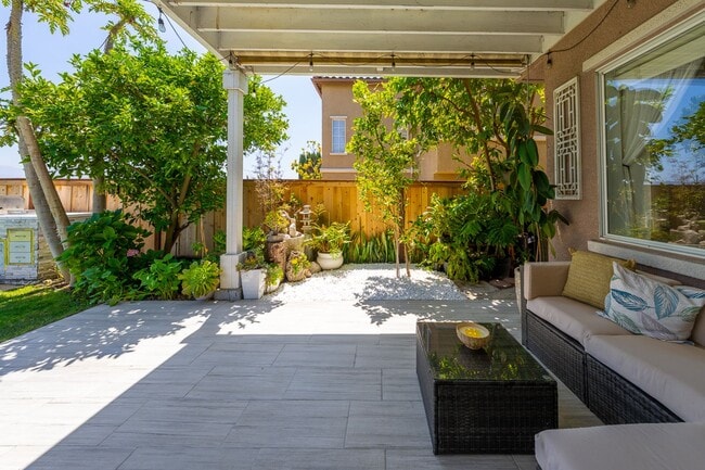 Building Photo - Beautiful Townhome in Chula Vista zz