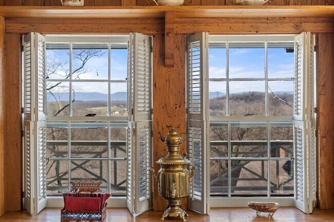 Building Photo - 385 Sherwood Ave