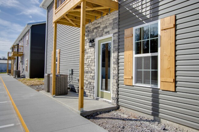 Building Photo - 138 Main St N