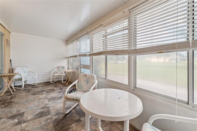Building Photo - 3821 Club Cir
