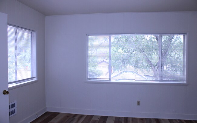 Building Photo - 658 Ash St