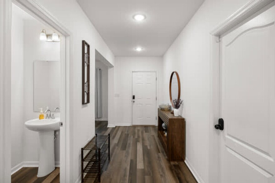 Building Photo - 14282 Coronado Dr