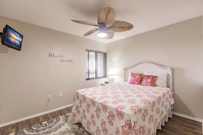 Building Photo - Enjoy great amenities with your annual rental