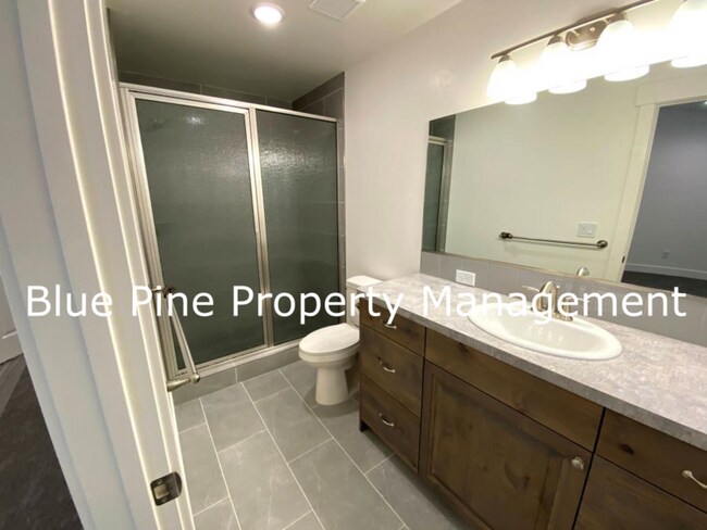 Building Photo - 1000 Sloane Way