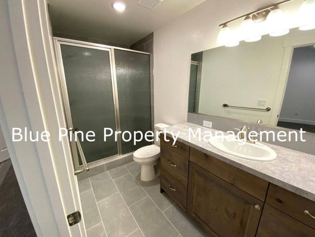 Building Photo - 1000 Sloane Wy