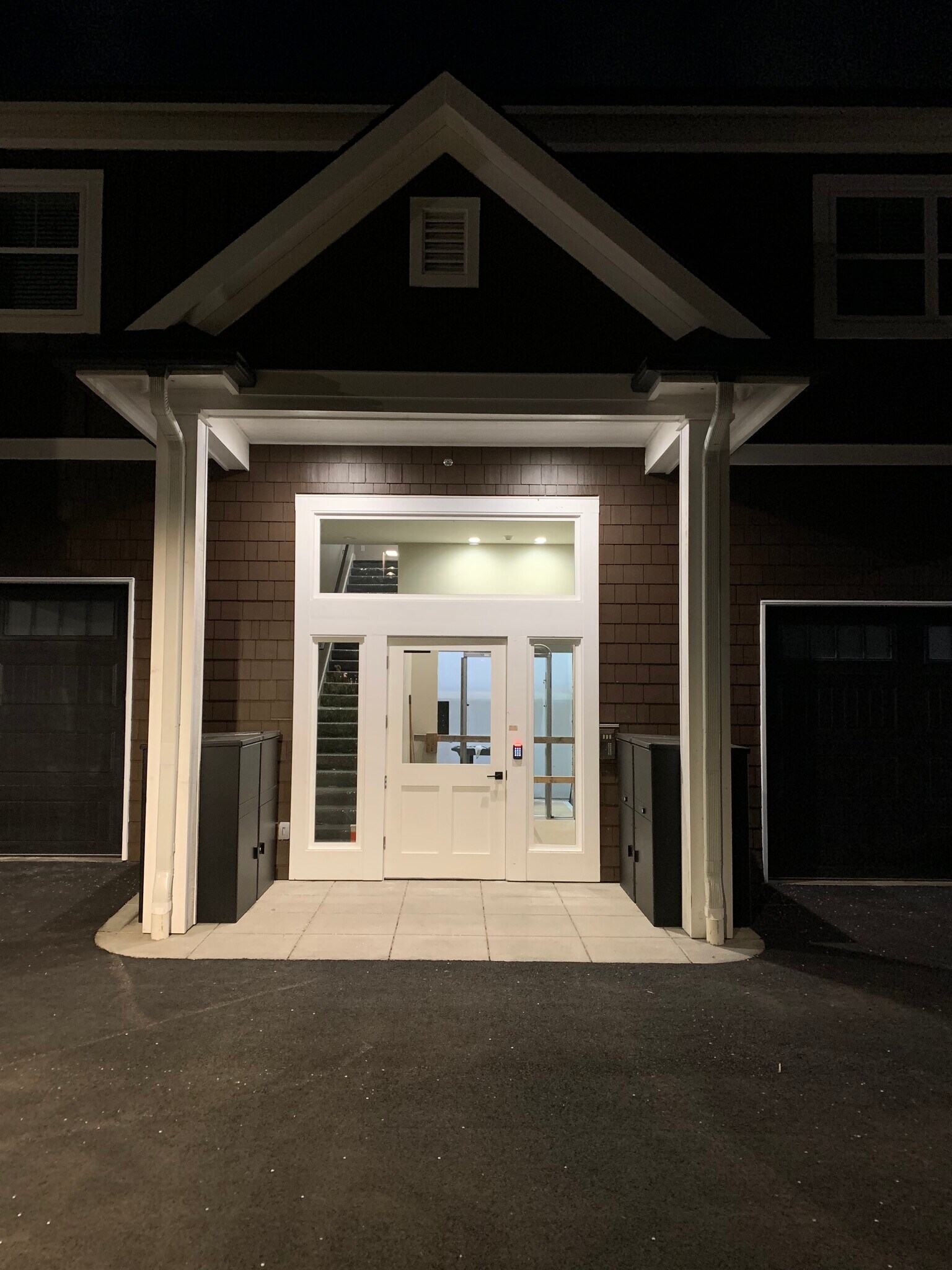 Residential Entry at Night - 16500 Boones Ferry Rd