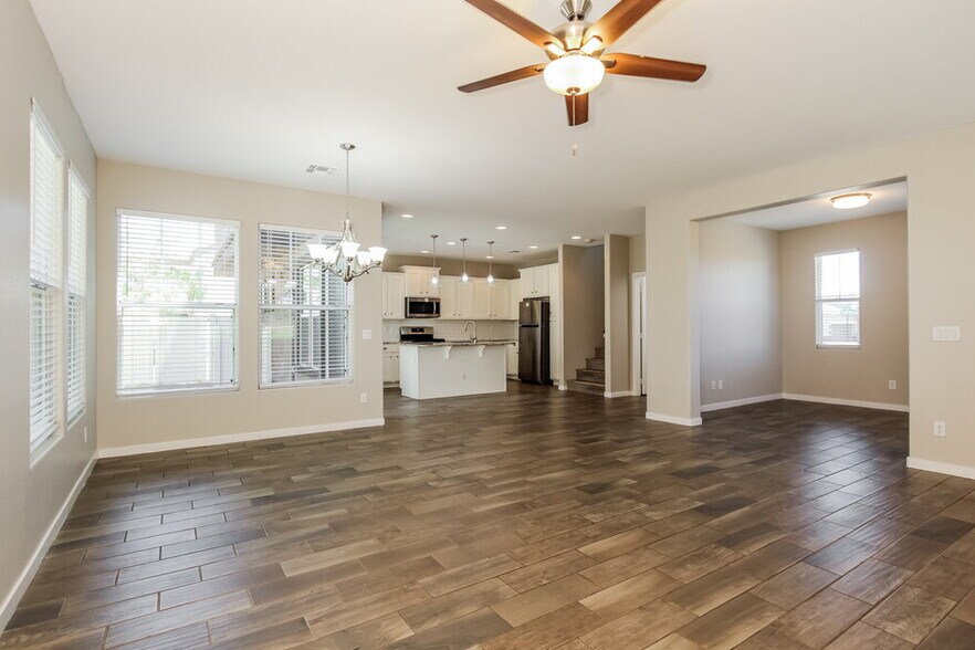Building Photo - 2664 S Santa Rita