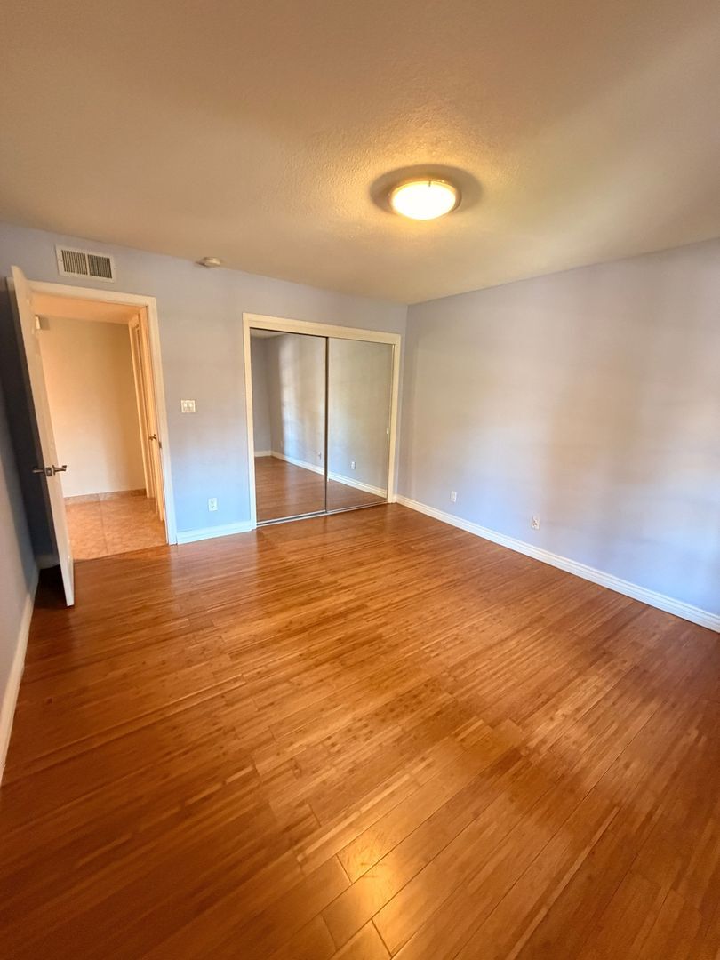 Building Photo - 7850 E Granada Rd