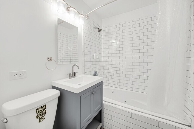 Building Photo - 2654 W 12th Pl