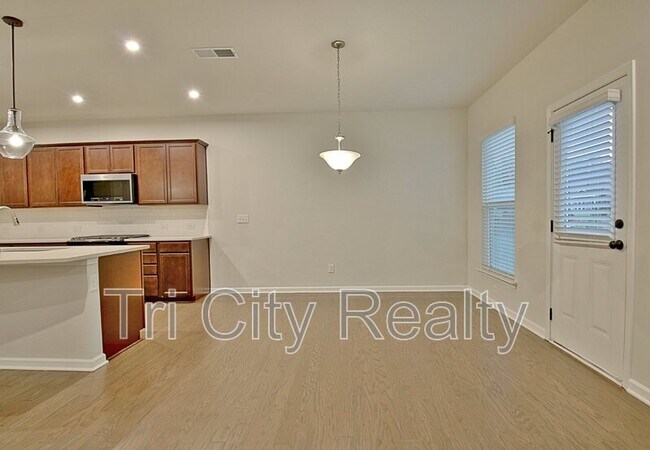 Building Photo - 504 Albertson Ave