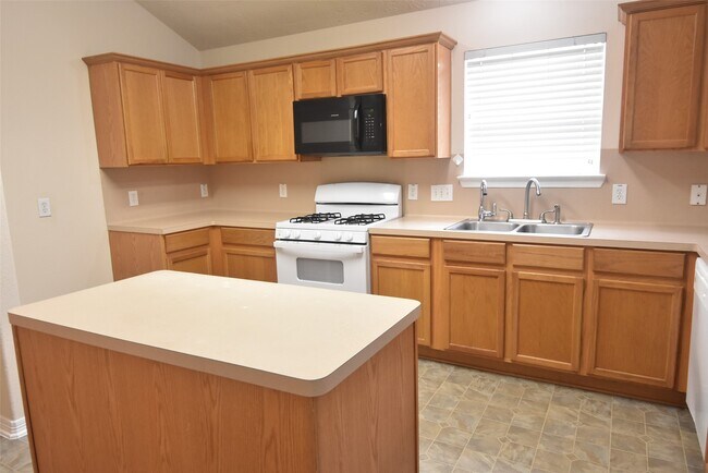 Building Photo - 21399 Forest Colony Dr