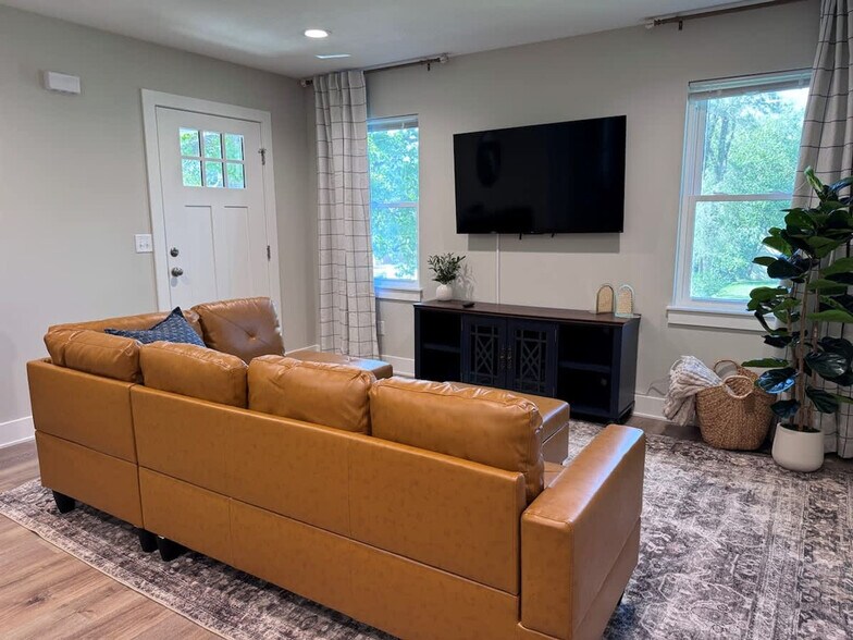 Building Photo - 1249 Kinsmoor Ave