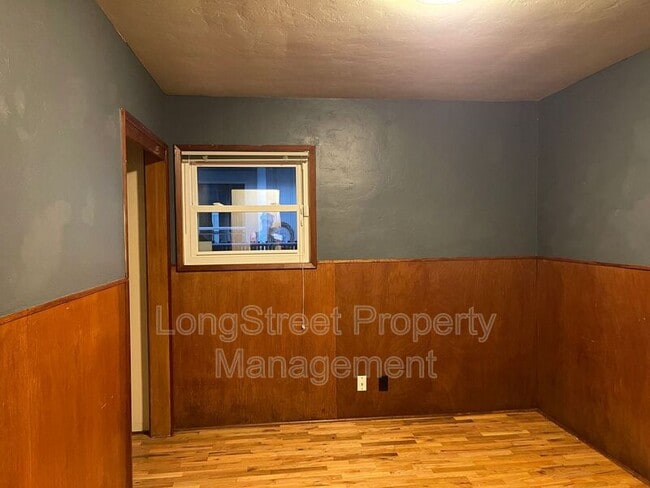 Building Photo - 1630 SW 15th Ave
