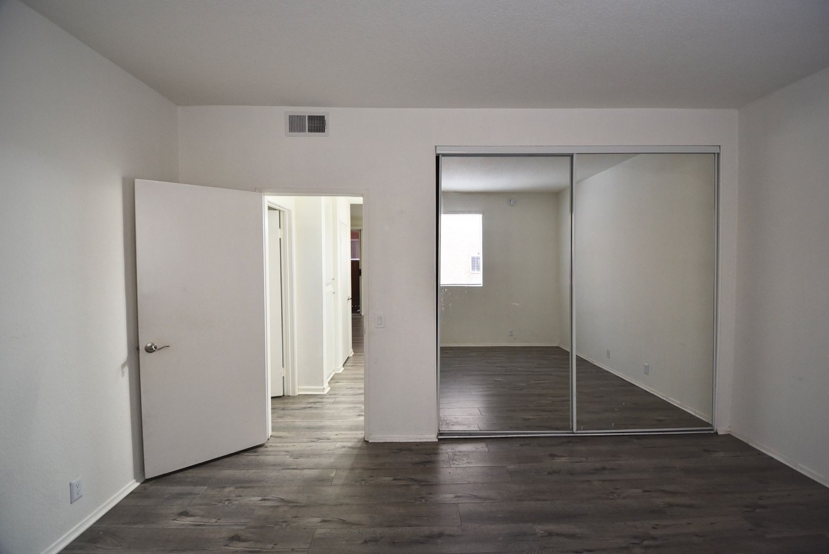Building Photo - 11107 La Maida St
