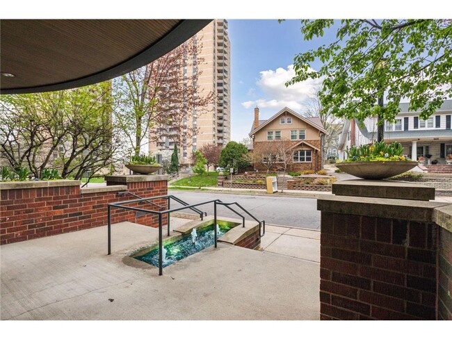 Building Photo - 317 Groveland Ave
