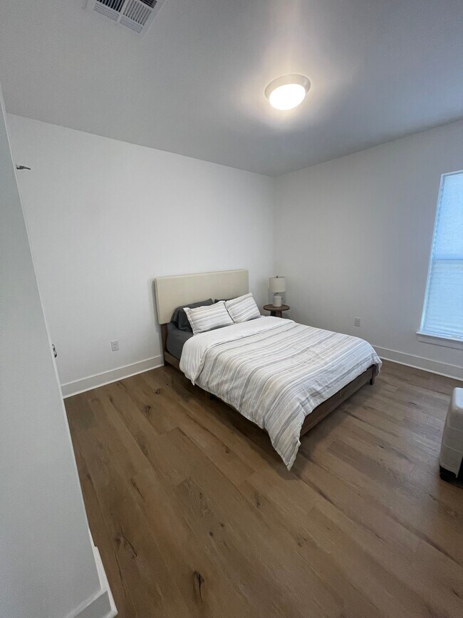 Building Photo - 1549 Alum Creek Dr