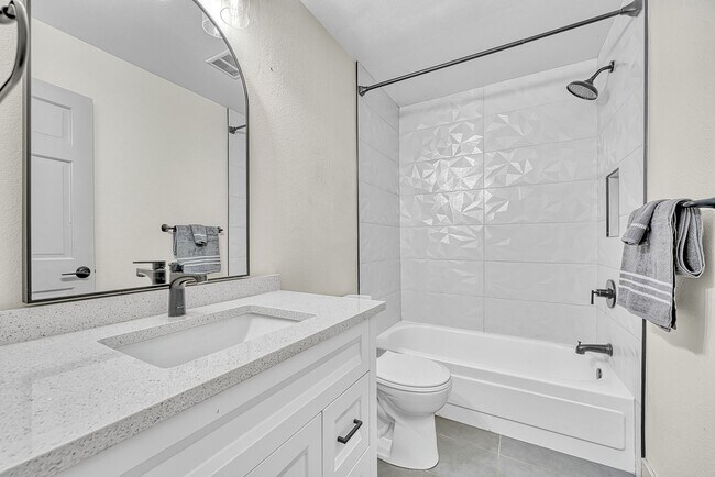 Building Photo - Bright & Updated 3-Bedroom Townhome in Desirable Cherry Creek School District