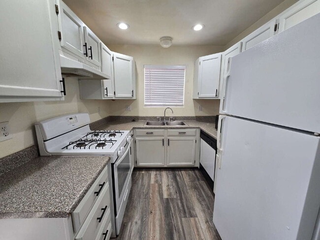 Building Photo - 6027 Chisolm Trail