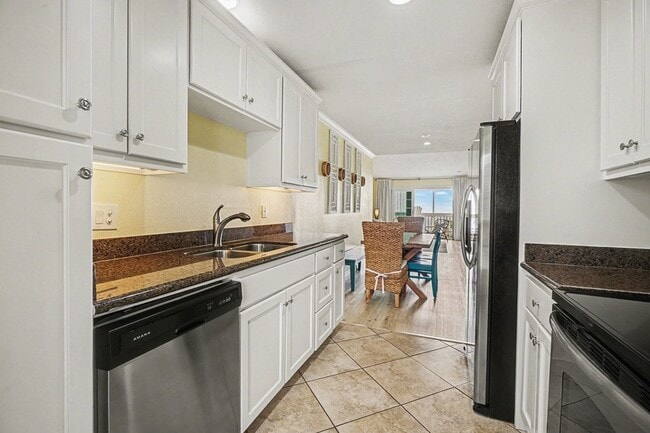 Building Photo - 7000 Seawall Blvd