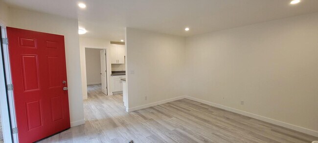 Building Photo - 1 Bedroom 1 Bath Cottage
