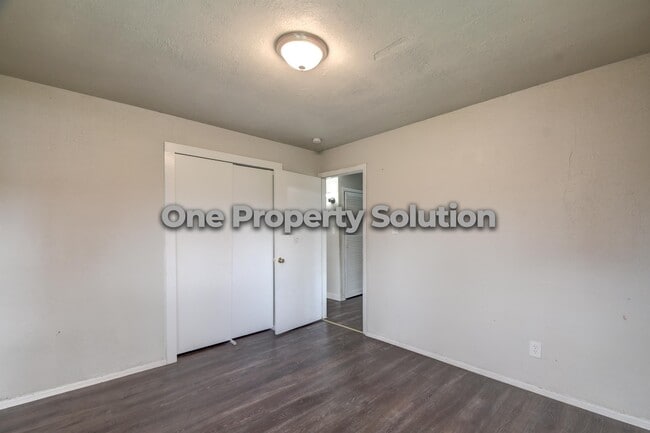 Building Photo - 5248 E 11th Pl