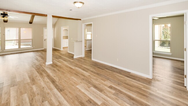 Building Photo - Amazing 4 bedroom house in Houston, TX
