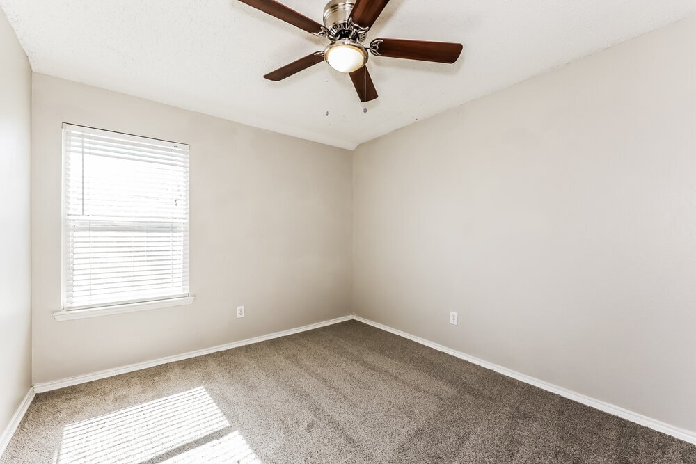 Building Photo - 833 Beaver Creek Dr