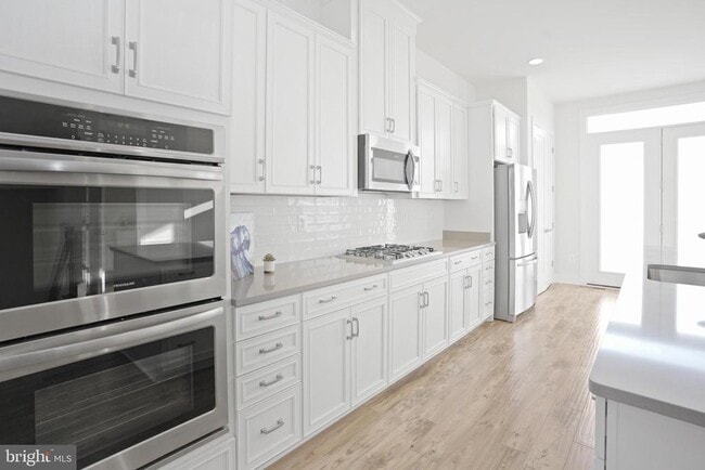 Building Photo - 44734 Roosevelt Sq