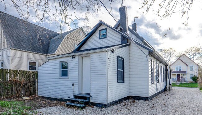 Building Photo - 2173 E 73rd St
