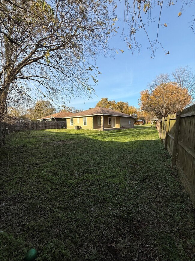 Building Photo - 1205 Thompson St