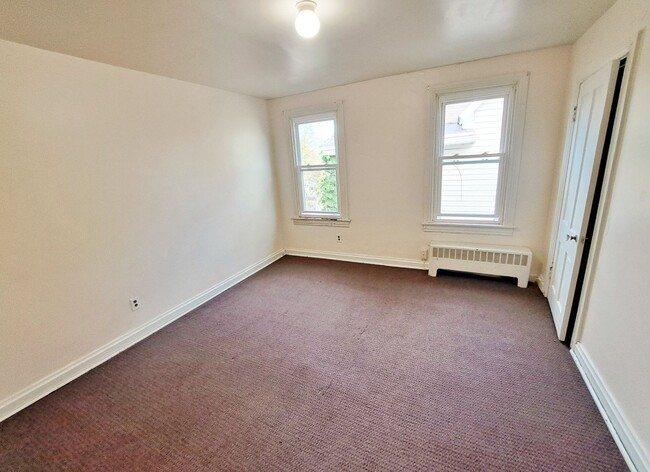 Building Photo - 1 Bed / 1 Bath Apartment