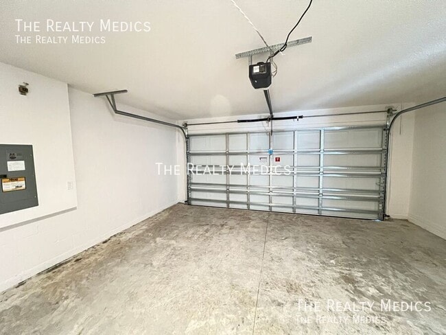 Building Photo - 3530 E Glenn St