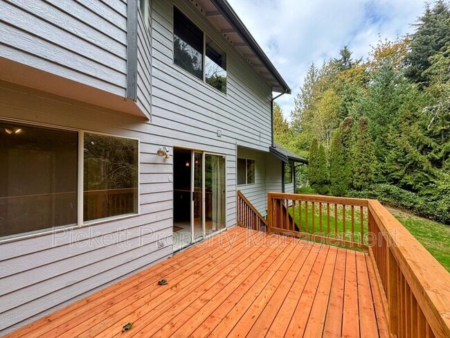 Building Photo - 1081 NE Shadybrook Ct