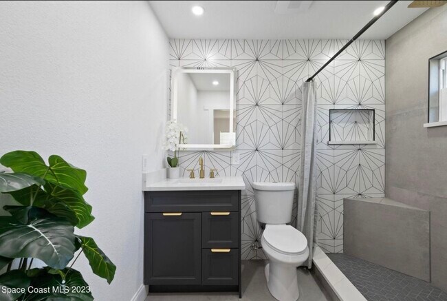 Building Photo - 415 N Shore Dr