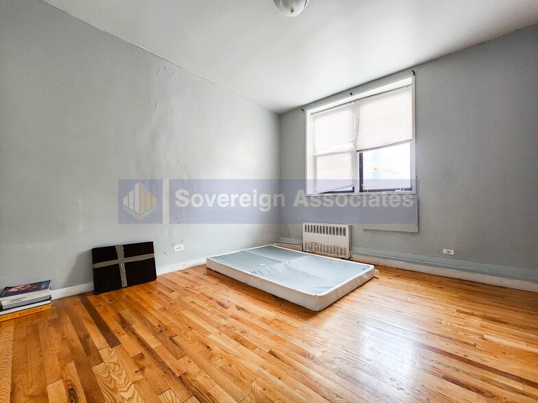 Building Photo - 210 W 251st St