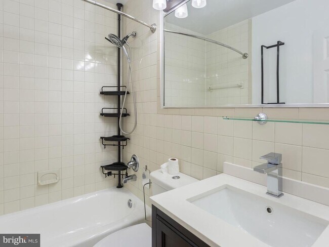 Building Photo - 1417 Chapin St NW