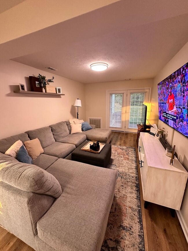 Building Photo - 1641 York Dr NW