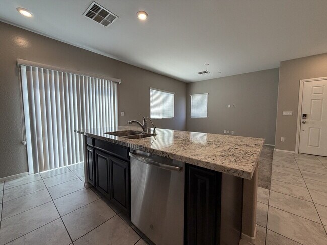 Building Photo - GATED 3 BED 3 BATH 2 CAR GARAGE TOWNHOUSE W/ BED AND BATH DOWNSTAIRS + LOFT & YARD. COMMUNITY FEA...