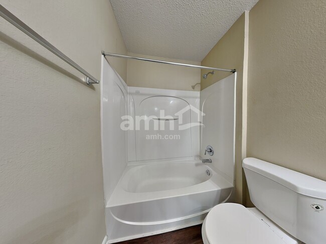 Building Photo - 221 Timberwood Dr