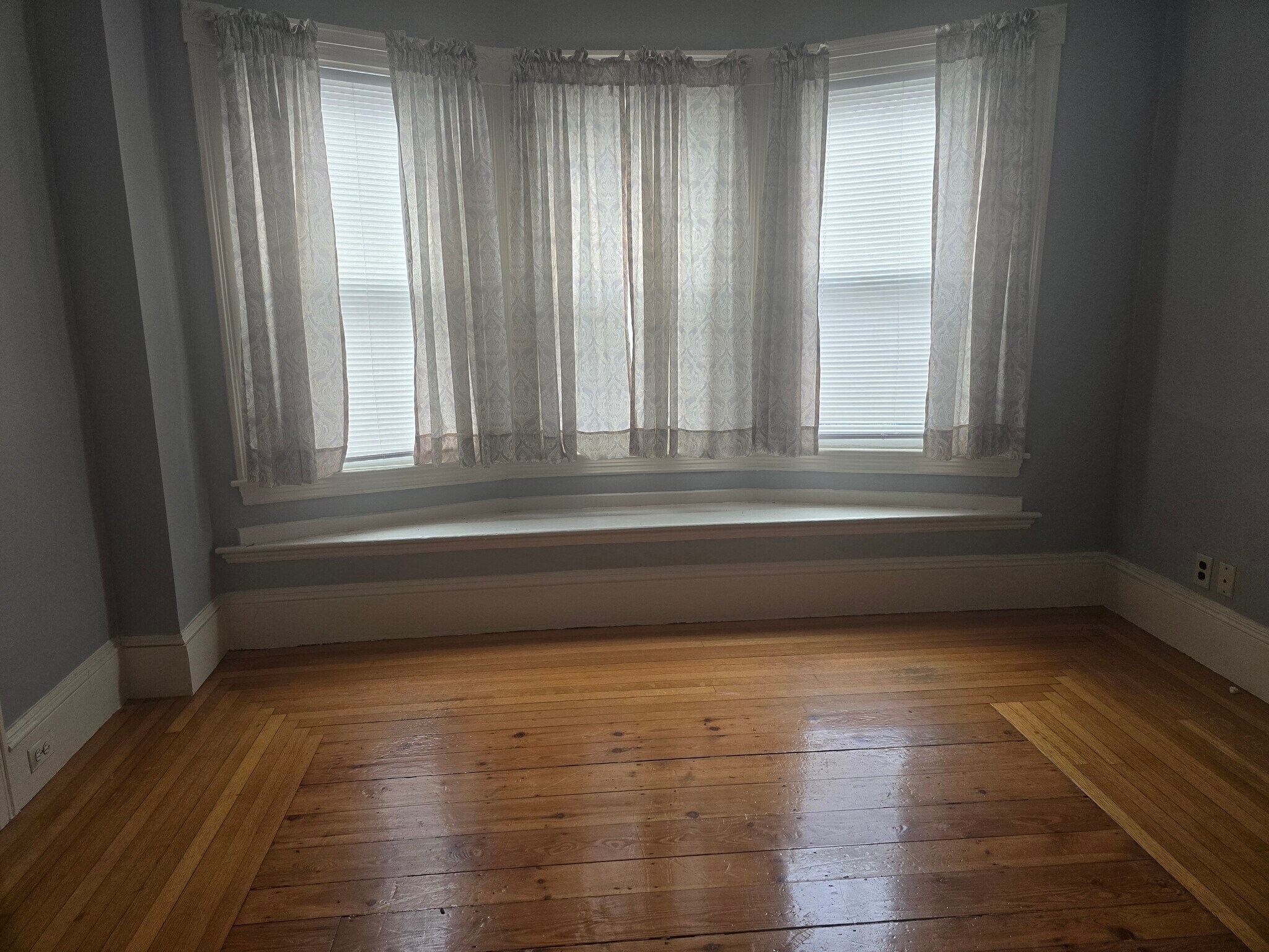 Building Photo - 17 Mason St