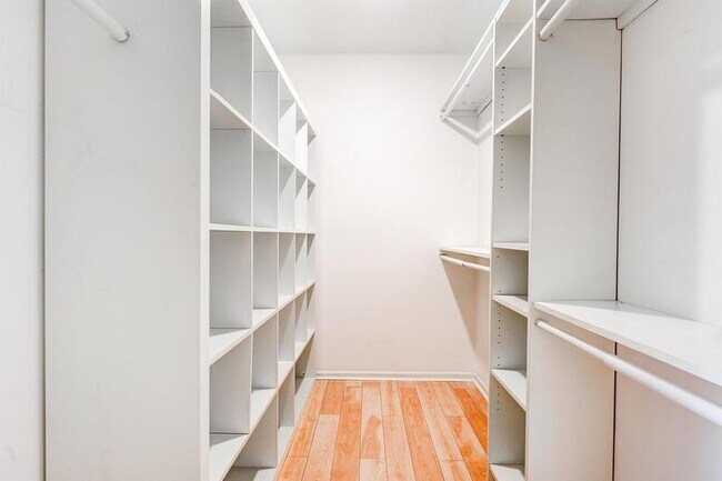 Building Photo - 811 Kings Croft Dr