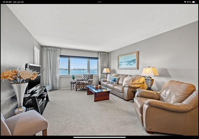Building Photo - 4750 Cove Cir