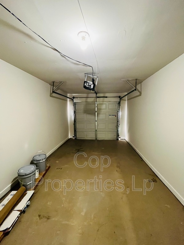 Building Photo - 6319 Waddesdon Wood