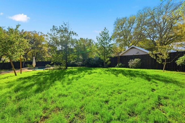 Building Photo - 1213 Grosvener Ct