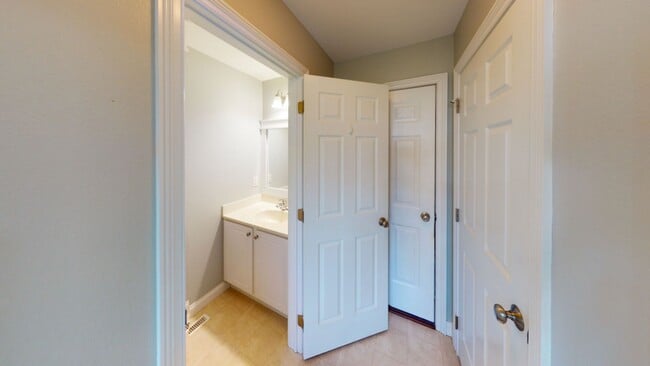 Building Photo - 3 Bedroom House for Rent