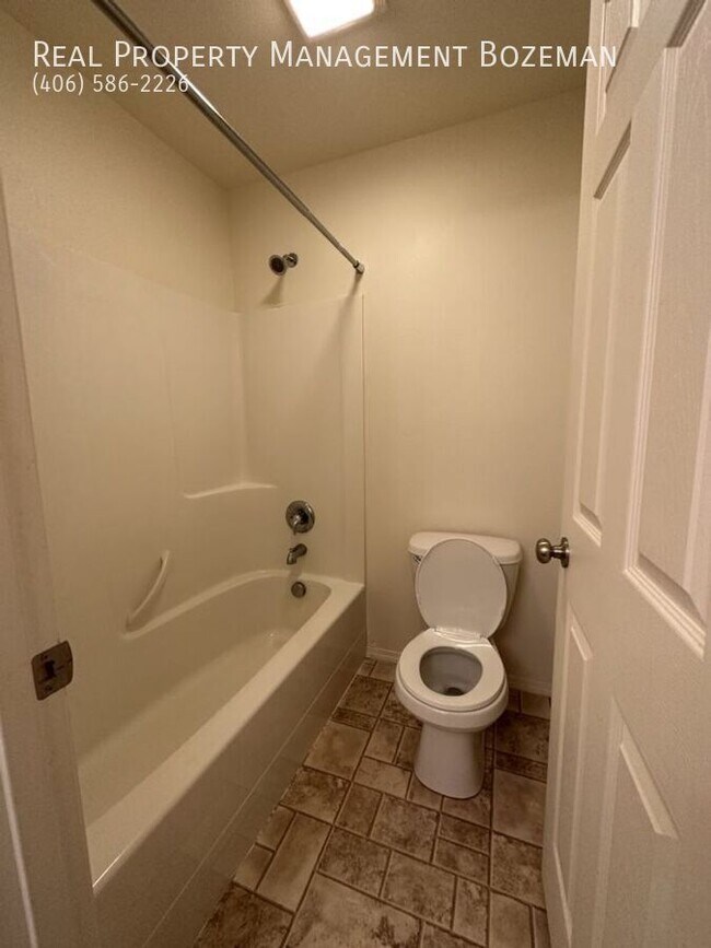 Building Photo - 1112 Longbow Ln