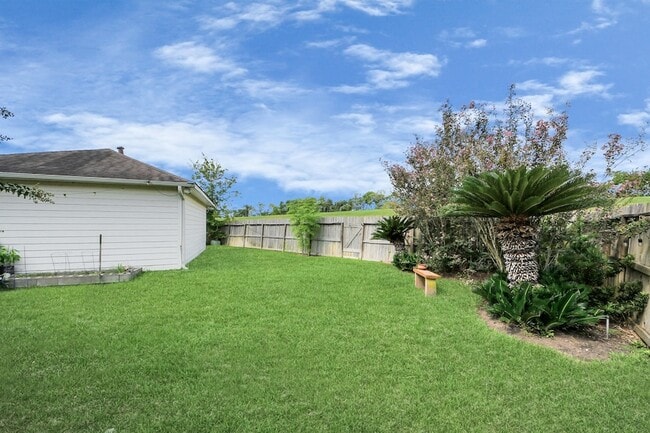 Building Photo - 922 Bayhill Dr